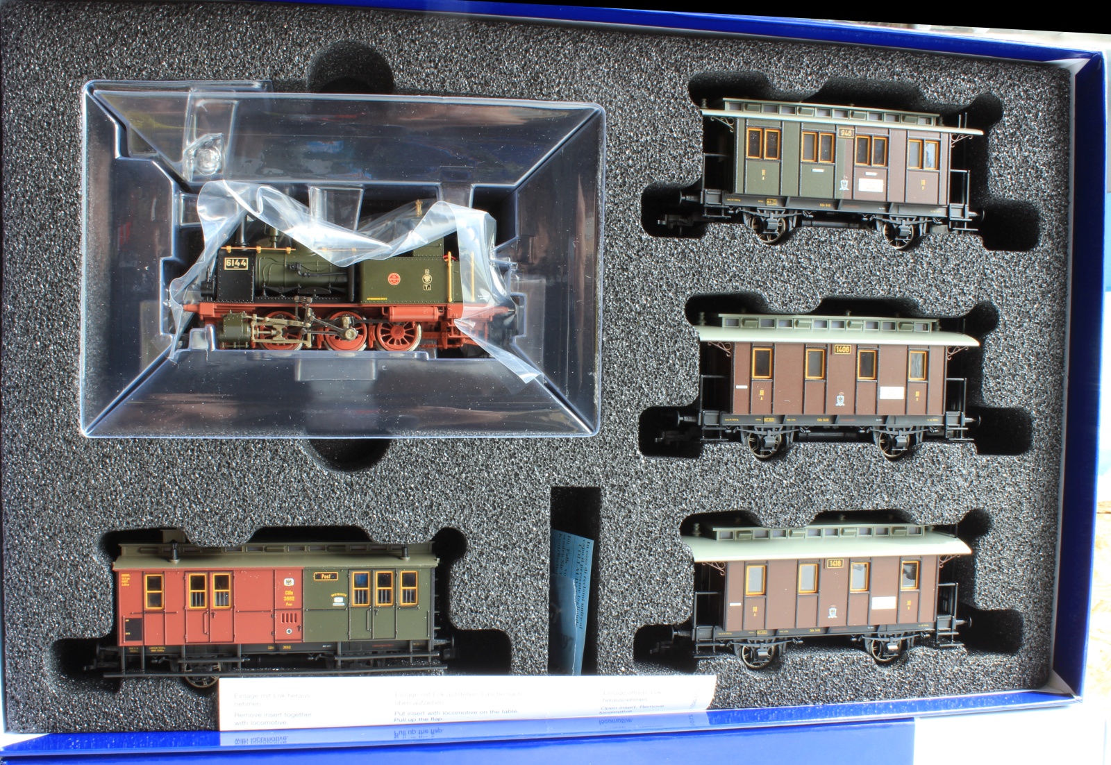 Steam locomotive T3 and passenger cars, K.P.E.V., Roco, H0 scale (1:87)